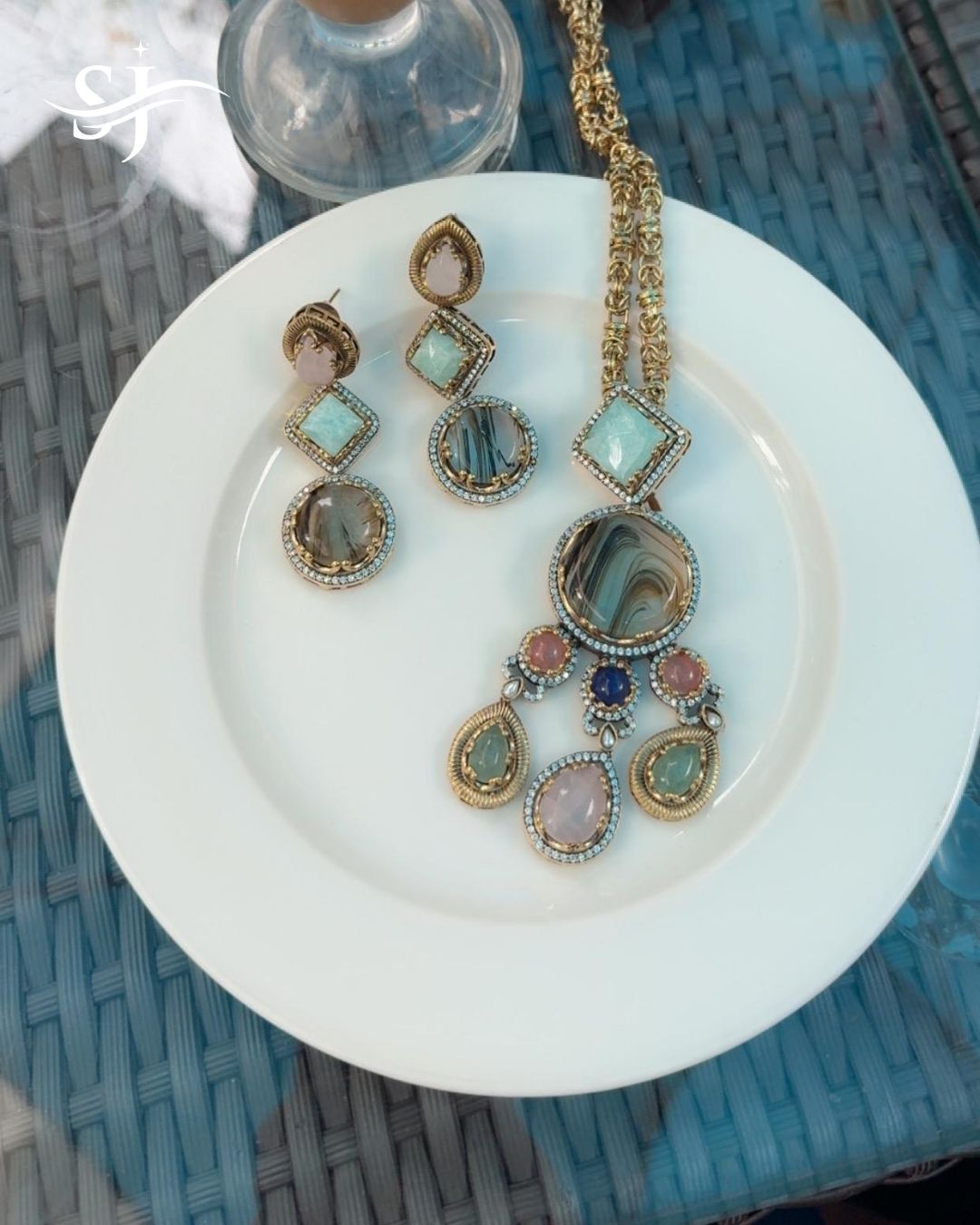 Multicolor Stone Pendant Necklace Set