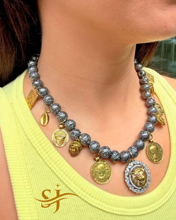 Royal Lion Charm Pearl Neckpiece