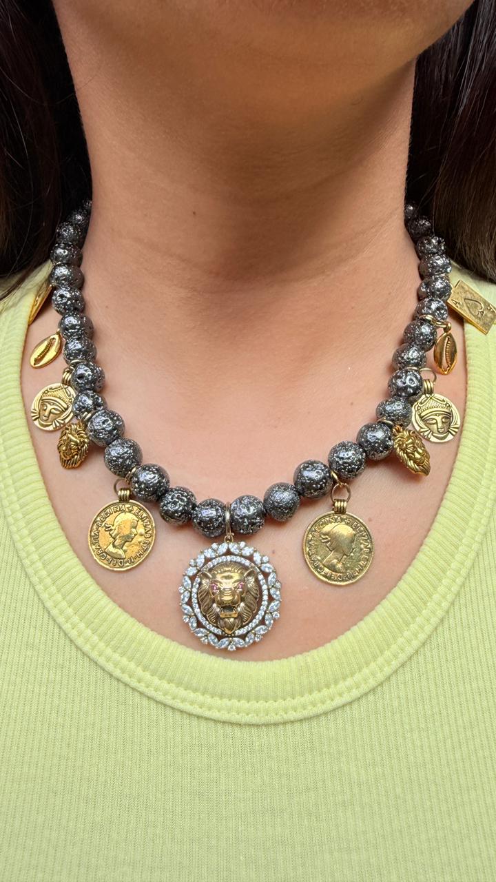 Royal Lion Charm Pearl Neckpiece